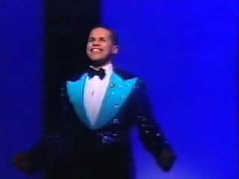 Barry Manilow performing Sweet Heaven