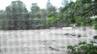 preview picture of video 'Hurricane Irene, Ottaquechee River Flood. Woodstock, VT'