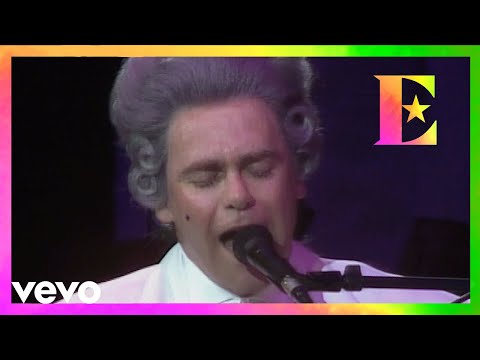 Videoclip de Take Me To The Pilot — Elton John