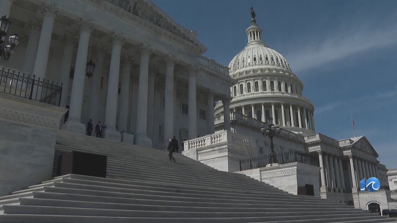 Democrats split as government shutdown averted