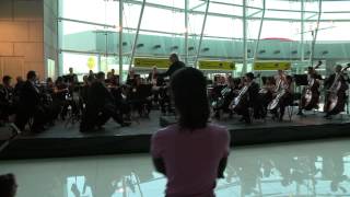 preview picture of video 'Concerto da Orquestra Metropolitana de Lisboa no Aeroporto de Lisboa'