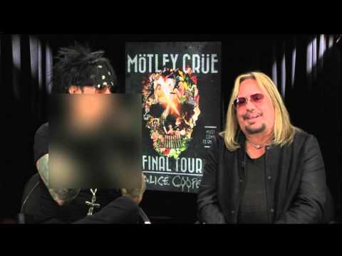 Motley Crue's Nikki Sixx gives double bird to Justin Bieber on live TV