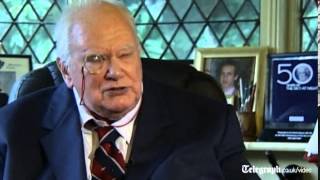 Sir Patrick Moore on amateur astronomy video