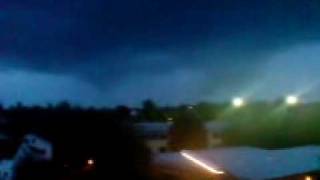 preview picture of video 'Tornado über Wölfersheim.3GP'