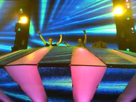 Armin van Buuren Comes on during Ferry Corsten Set ASOT 500