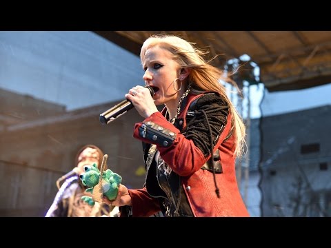 Doro & Warlock Revival - DORO & WARLOCK REVIVAL - True As Steel + drum solo (live 2014)