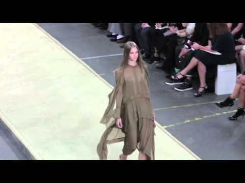 Le défilé Chloé printemps-été 2014 : Fashion Week Paris