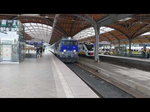 wjazd pociągu IC BOZNAŃSKA z EP09-030 na stację Wrocław Główny