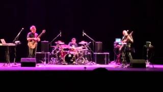 Stick Men tocando "Sartori in Tangier" de King Crimson