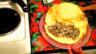 Смотреть онлайн Готовим завтрак: омлет с грибами