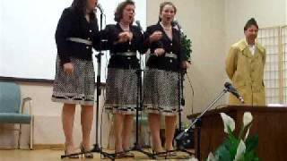 Don&#39;t Sit Under the Apple Tree - Andrews Sisters