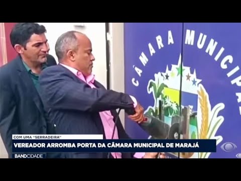Vereador arromba porta da Câmara Municipal de Marajá do Sena MA.