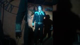 Johnny Lovett - I Didn&#39;t Come Here (And I Ain&#39;t Leavin&#39;) 🤠🎸🍺