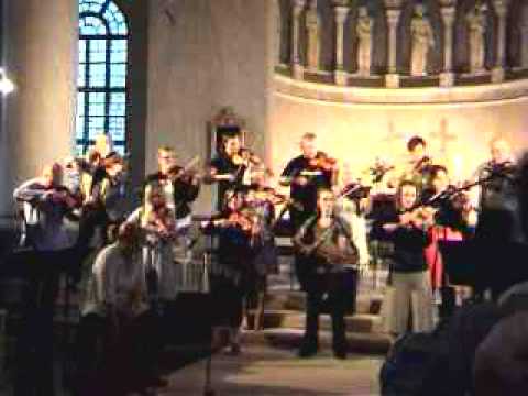 Järvsö spelmanslag spelar 