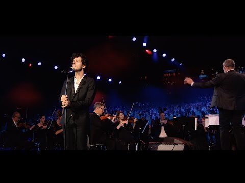 Michaël Gregorio - The Long and Winding Road (2000 choristes)