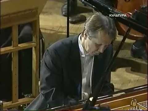 Mikhail Pletnev Plays Chopin Piano Concerto No. 1 in E minor, Op. 11