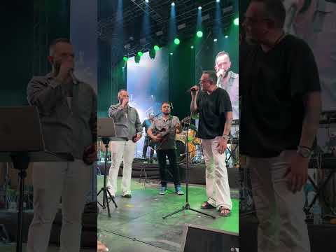 Acompañando a @pepeaguilaroficial  y @carinleonoficial  en el cumpleaños de Carin