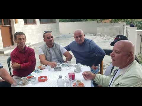 Nazif Cela e grupi kenges labe "Lapardha" tek bujtina Skender Kadena, Rexhine, Kurvelesh