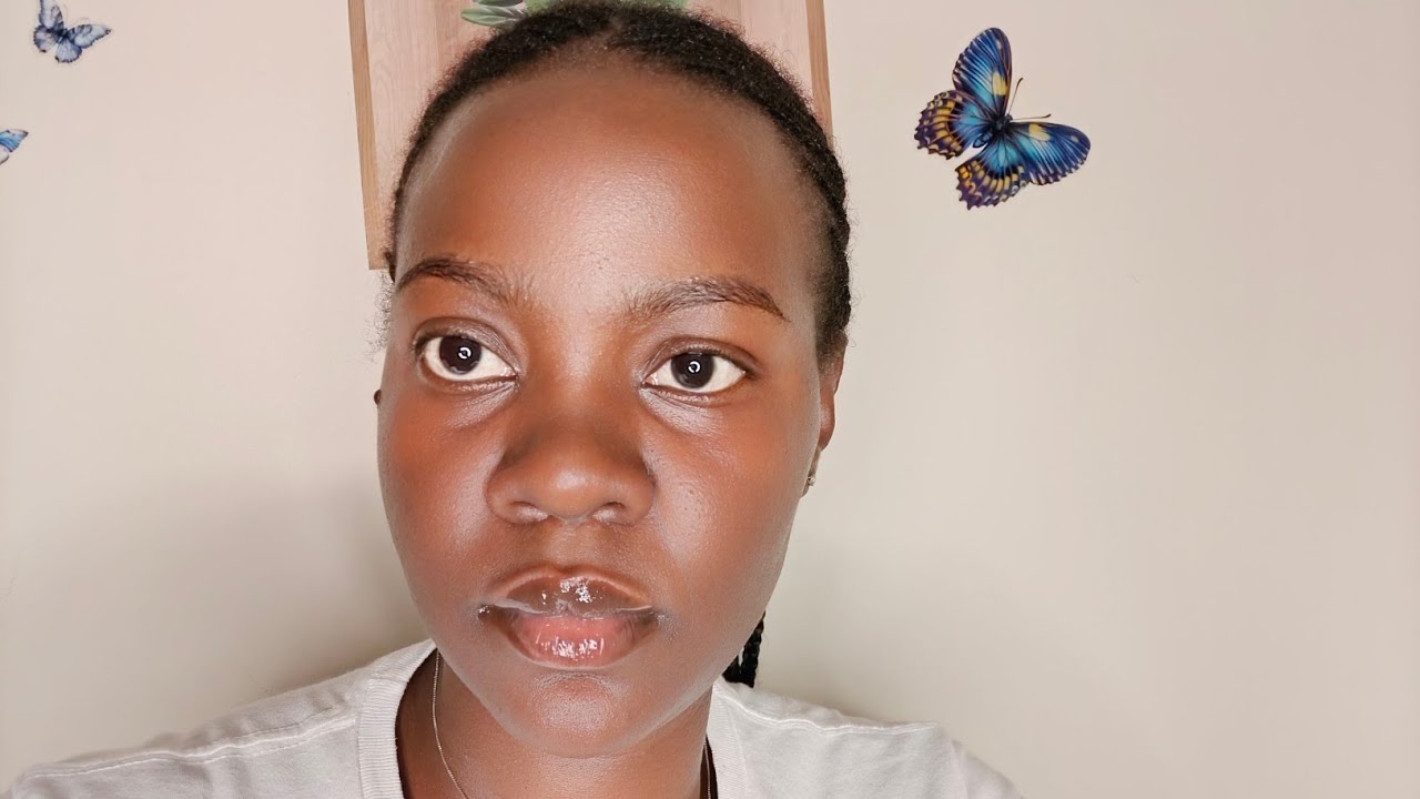 Embolo mu mana Obubonero kyolabila omukazi okukungu mukwezina