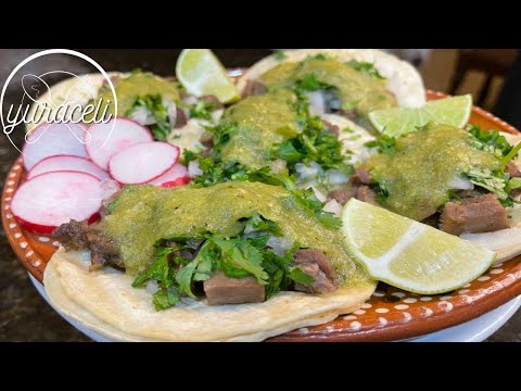 TACOS DE LENGUA Y LABIO DE RES/MEXICAN TACOS OF TONGUE AND BEEF LIP