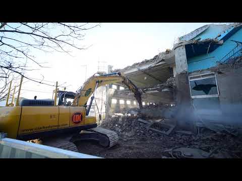 download lagu mp3 mp4 Battery Green Car Park Lowestoft, download lagu Battery Green Car Park Lowestoft gratis, unduh video klip Battery Green Car Park Lowestoft