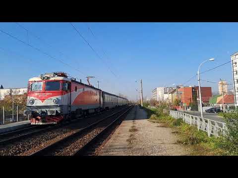 EA 477-498, la tracțiunea trenului IR 1734, în halta Clujana.