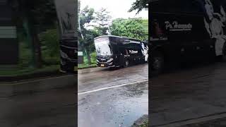 Download lagu penampakan bus PO haryanto saat masuk TOL mp3