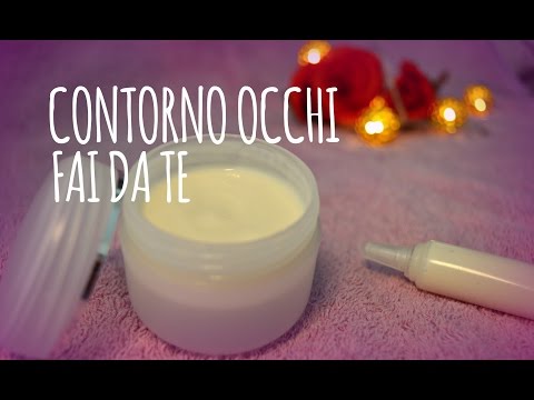 Come togliere posti di pigmentary da un collo Il pigmentary nota su uno stinco di fotografia