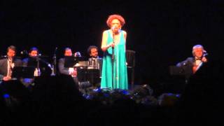Bibi Ferreira canta 'Milord' (4XBibi)