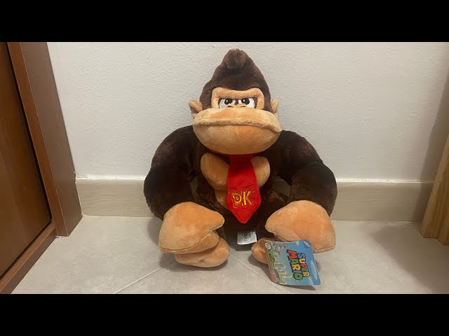 Vídeo relacionado con Simba - Peluche Donkey Kong 30 cm, Super Mario, Material Suave y Agradable, Apto para Todas Las Edades (109231531)