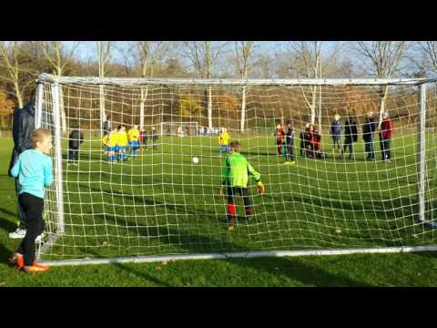 Penalty Senna Vos, ging net maar hij zat.