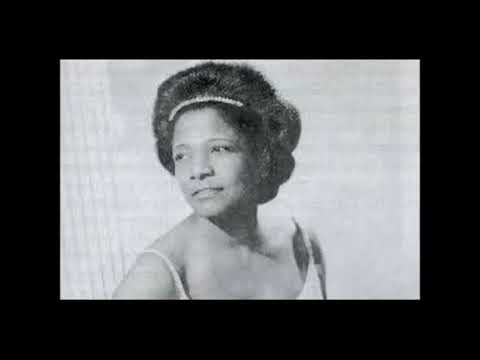 August 19, 1909 Nora Lee King, Boy! It's Solid Groovy