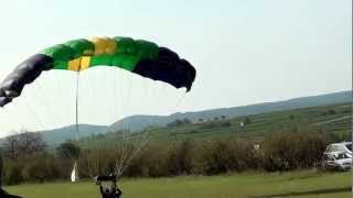 preview picture of video 'Landung Fallschirmspringen Tandemsprung'