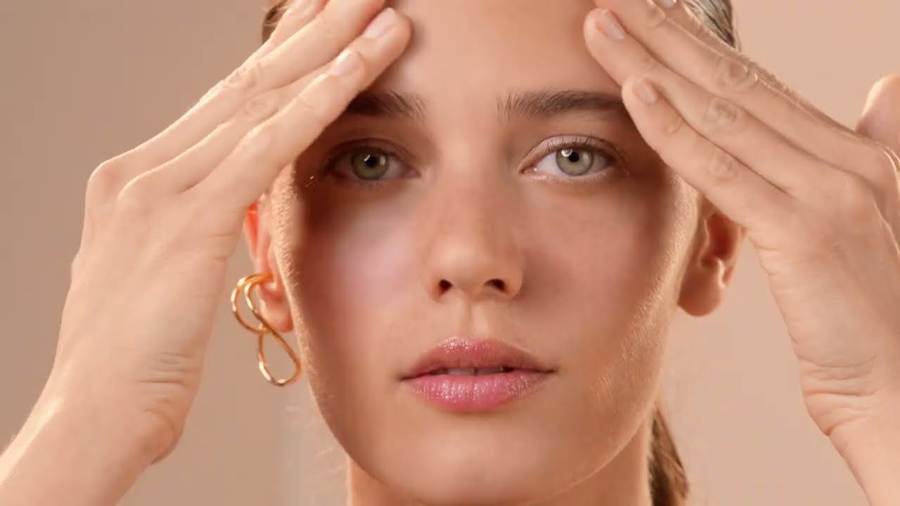 LANCASTER BEAUTY - SUN BEAUTY Sun Protective Fluid - Tutorial