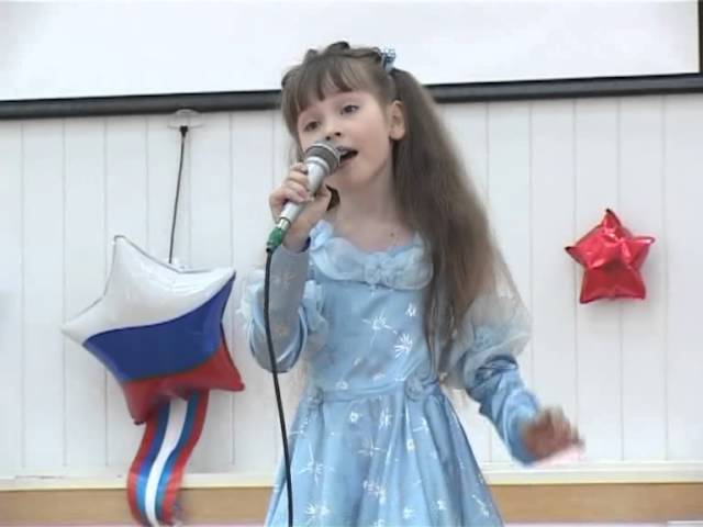 Маленькая девочка в наушников. Песня маленькой принцессе часто. Слушать песню я маленькая девочка. Слушать песню я маленькая девочка. Маша поплавская- eva tali.