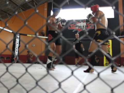 Felipe Alves (strikers house) vs cristian ferreira (cães do ring)