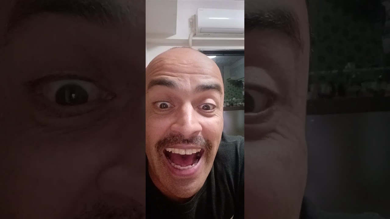 Pretinha imitando a galera do jiu-jitsu