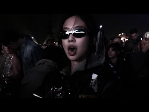 𝐈𝐑𝐑𝐄𝐒𝐈𝐒𝐓𝐈𝐁𝐋𝐄 : be irresistibly attractive [1X]