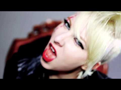 Picture Me Broken - MANNEQUINS