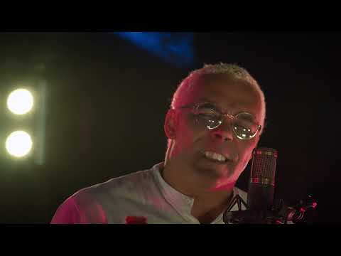 Camarasa ft Marce du Samba - ¿Y cómo es él? (DeusXsobretodo - Rooftop live)