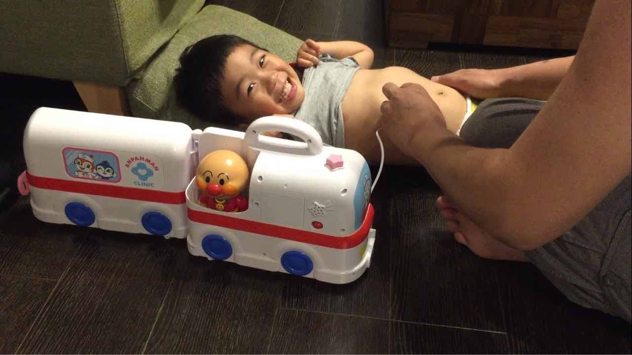 2歳11ヶ月の息子 “アンパンマンびょういん”でパパに診察してもらって大喜び!!