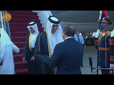 شاهد أمير قطر في مصر لأول مرة بعد سنوات من القطيعة