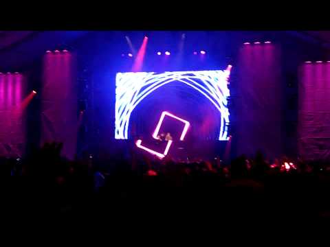 Dada Life INTRO Dynasty Dada life Remix / Move it 2 the Drum at TAO 2011