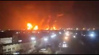 מתקני נפט בטהרן בוערים.