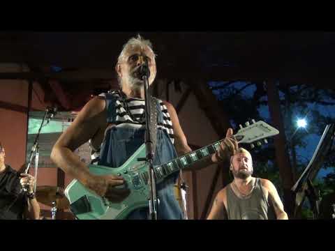 Don Vilanova Botafogo-Está vendiendo su guitarra eléctrica(Parque Avellaneda,Buenos Aires,09/02/26)