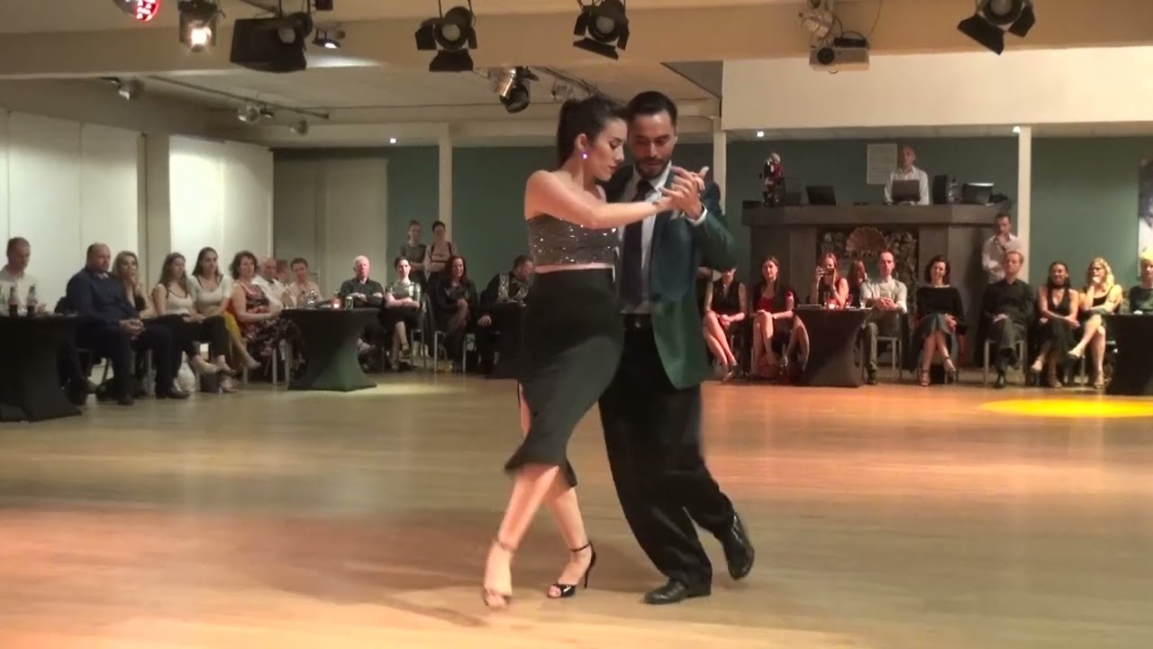 Video thumbnail for Belén Martinez & Niko Carambas: "Cuatro palabras" @ Life Izegem 2020