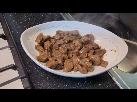 Fegatini di pollo con cipolla bianca (Chicken livers with white onion) ... by nonna Ida..!