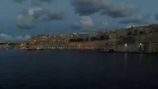 preview picture of video 'Valletta, Malta - early morning approach by cruise ship (timelapse)'