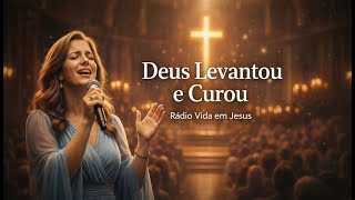 Deus Levantou e Curou