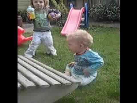 Noah 2 jaar schiet twee keer raak